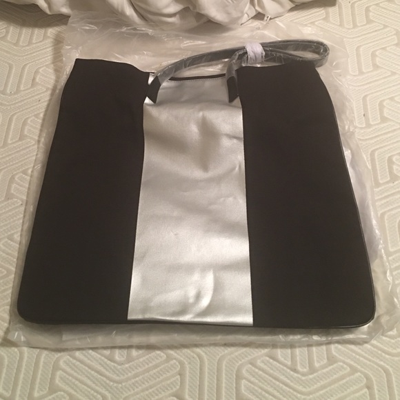 VS Limited Edition Tote - Picture 2 of 2