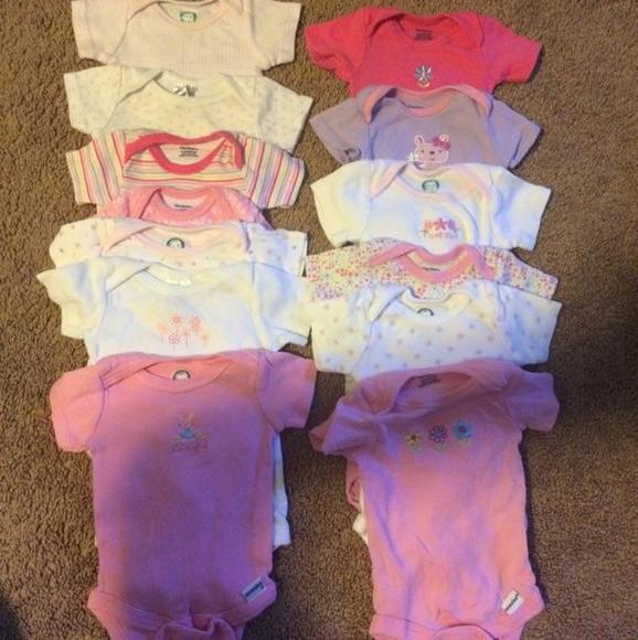 13 Gerber onesies size 0-3 months