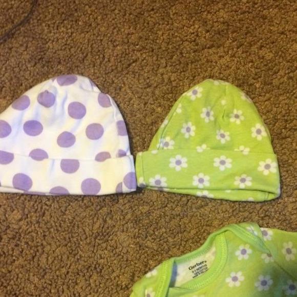 2 onesies with matching hats - Picture 2 of 3