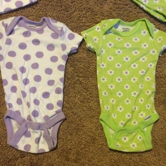 2 onesies with matching hats - Picture 3 of 3