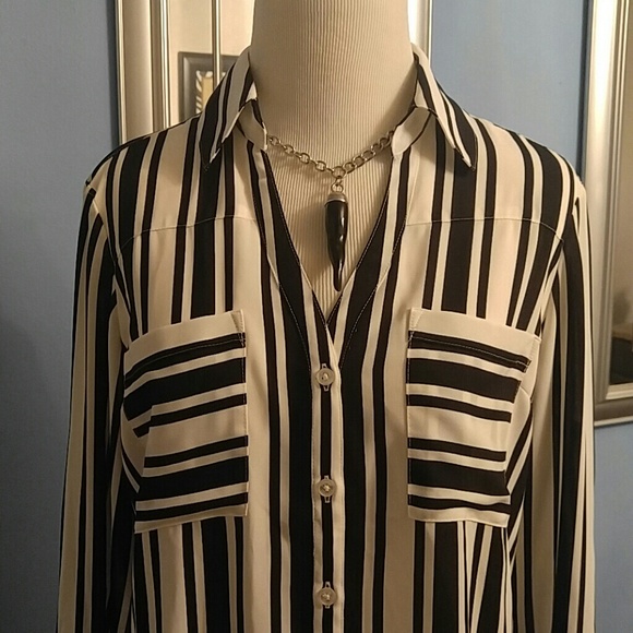 Classic Black & White Blouse! - Picture 2 of 3