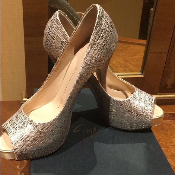 Giuseppe zanotti gold pumps