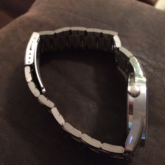 Swidu Quartz Blue Face Watch - Picture 2 of 4