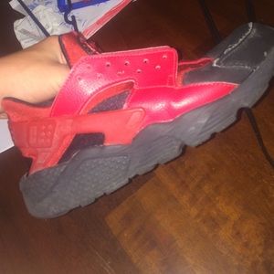 Nike air huarache red and black