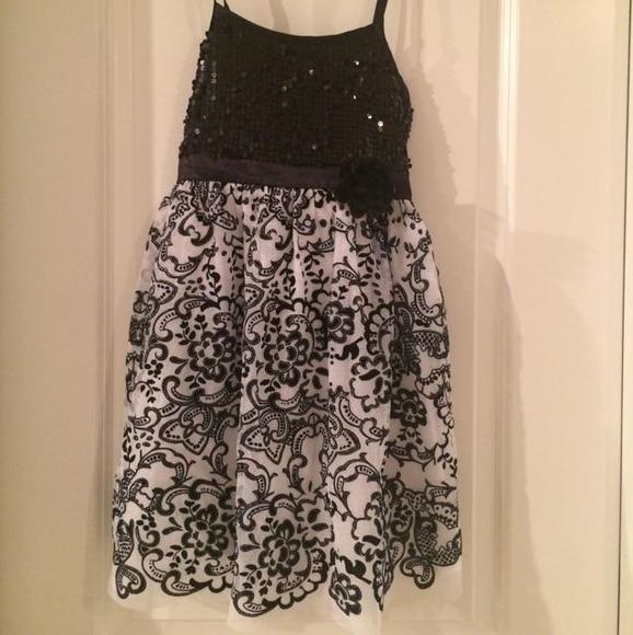 Dress - Picture 1 of 4
