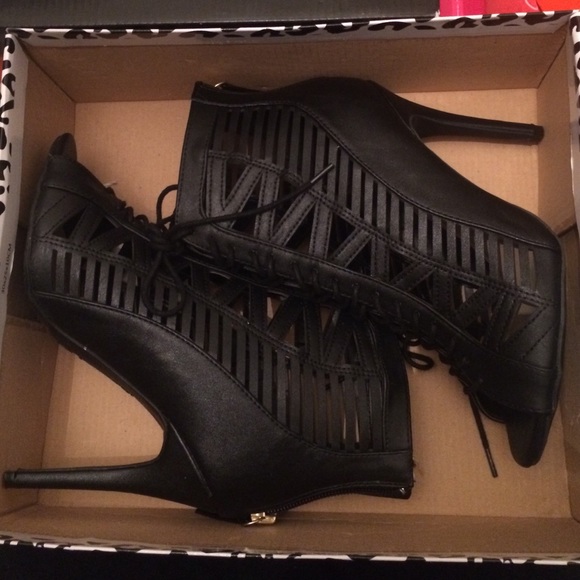 Peep toe bootie