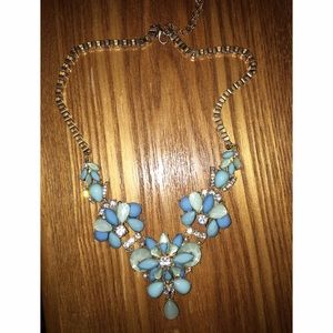 NWOT detailed blue/green gem statement necklace