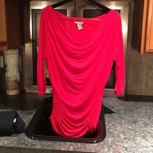 H&M SHIRRED RED DRAPEY NECK TEE. NWOT, CUTE! SZ M