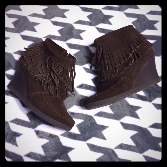 Chocolate brown leather Minnetonka fringe wedges