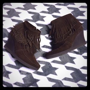 Chocolate brown leather Minnetonka fringe wedges
