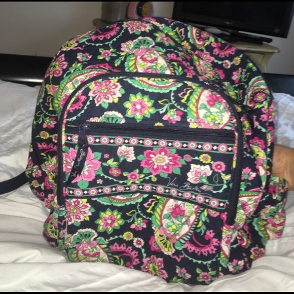 BARELY USED VERA BRADLEY BACKPACK✨✨✨✨