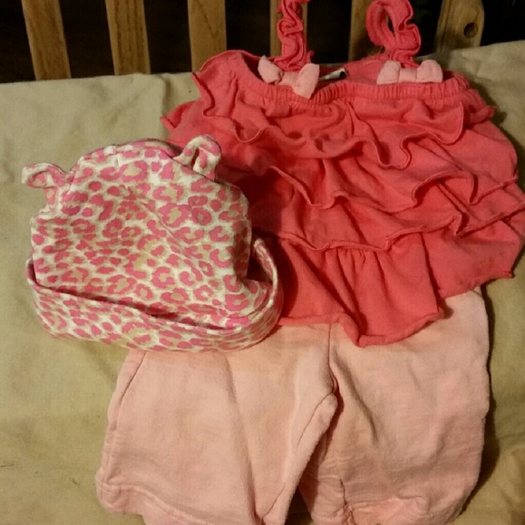 10PC NEWBORN LOT ~ OUTFITS ~ EUC