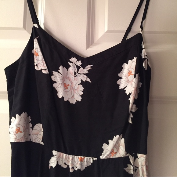 Black and White Floral Sundress - Picture 3 of 4