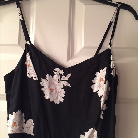 Black and White Floral Sundress - Picture 4 of 4