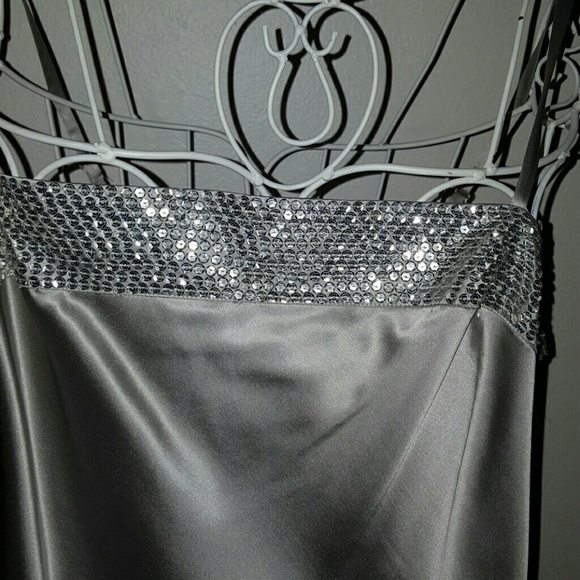 Express Gray Sequin Top NWT - Picture 2 of 4