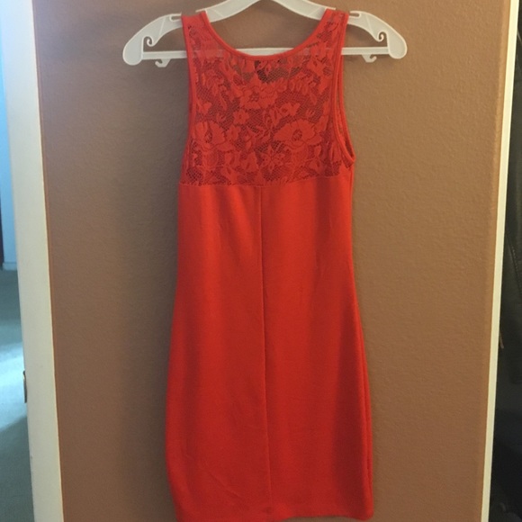 Red right dress - Picture 3 of 3