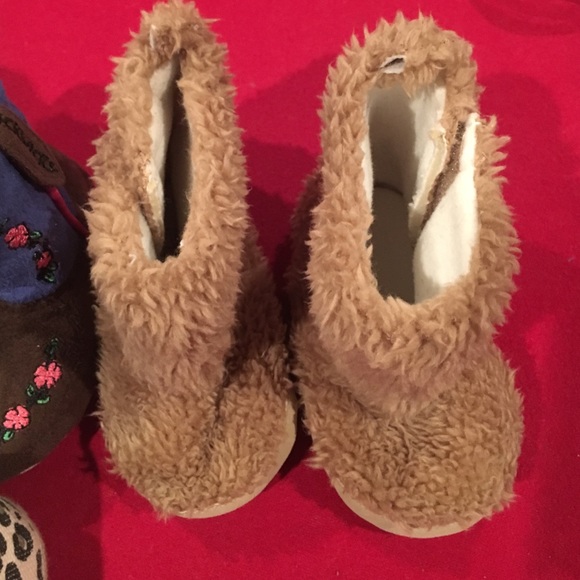 Baby shoes all for $6 - Picture 3 of 4