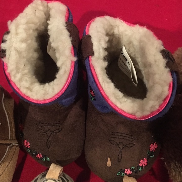 Baby shoes all for $6 - Picture 4 of 4