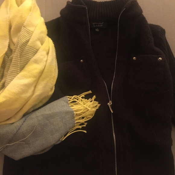 Blue and yellow long scarf - Picture 3 of 3