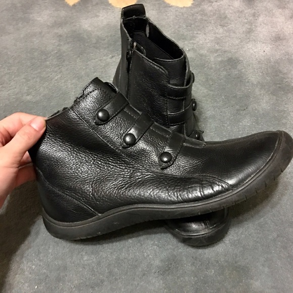 Super comfy CLARKS!!