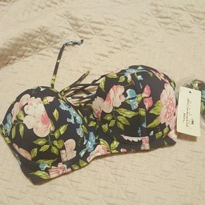 ON HOLD @babydove16 Gorgeous Bikini Top