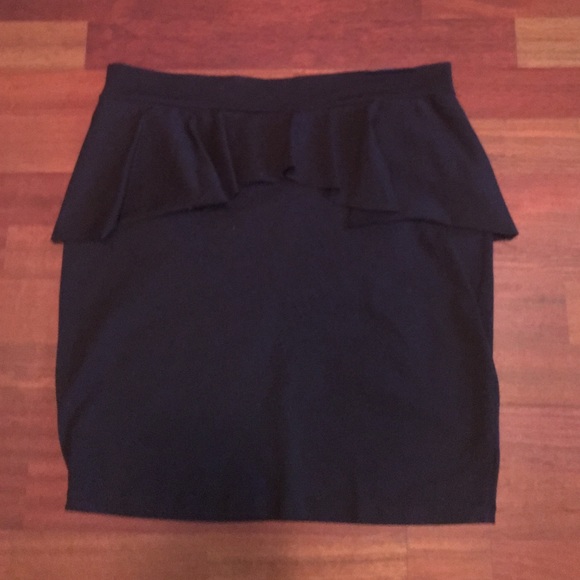 Black peplum stretch skirt - Picture 1 of 2