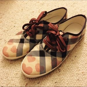 ❤️ Burberry Nova Heart Sneakers - barely worn!