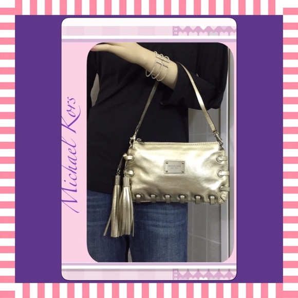 🚨SALE🚨MICHAELKORS CLUTCH/SMALL BAG💜1/2 LISTINGS - Picture 1 of 4