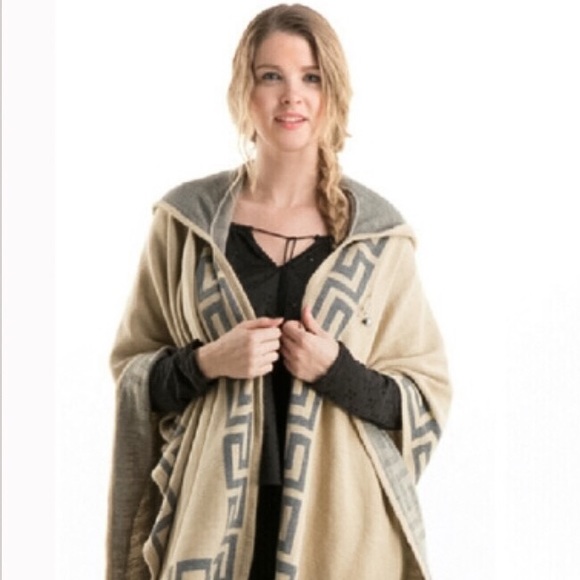 Fashionomics Sweaters - ❄️Stunning Greek Key Jacquard Poncho OS 1 LEFT❄️