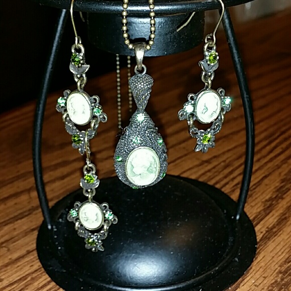 Funky, punky, cameos!!! - Picture 2 of 2