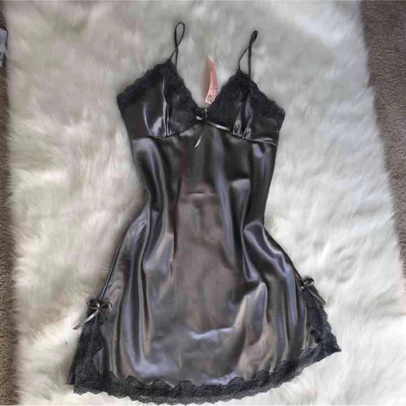 SOLD . XL- V-neck nightgown - Picture 2 of 4