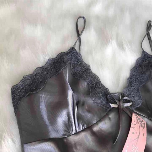 SOLD . XL- V-neck nightgown - Picture 3 of 4