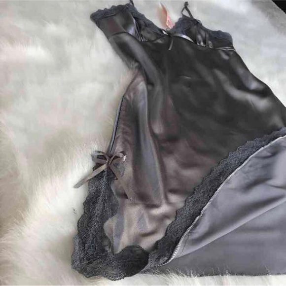 SOLD . XL- V-neck nightgown - Picture 4 of 4