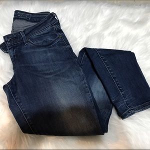 Levi Bold Curve Skinny