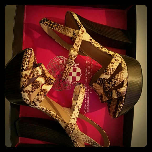 Vince camuto