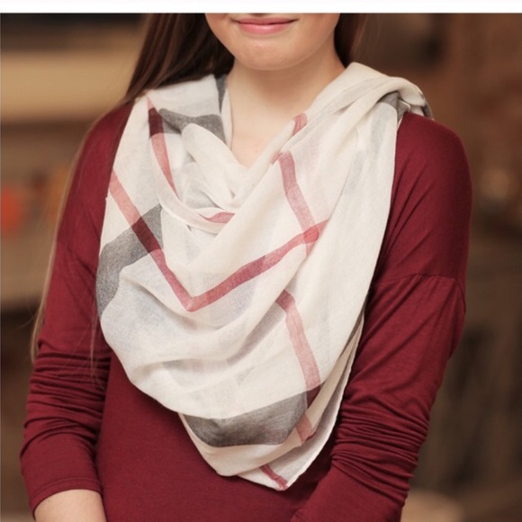 💋Plaid Fringe Scarf - Picture 2 of 3