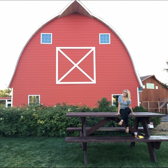 Meet your Posher, Lindsay - Picture 4 of 4