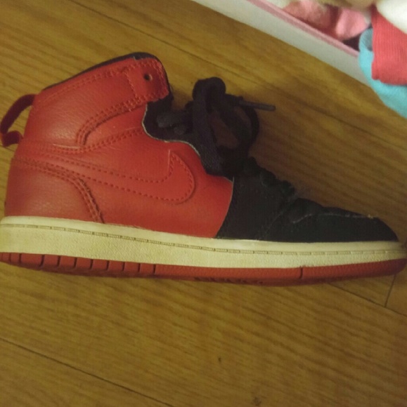 Gently used sneakers to small for my nephew - Picture 1 of 1