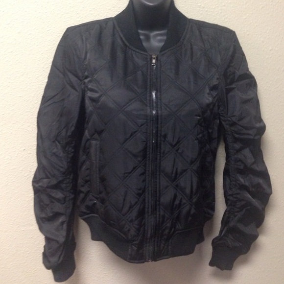 NWT Black Quilted Bomber Jacket - Picture 3 of 4
