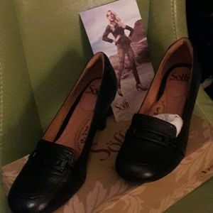 Genuine leather with linings and footbed