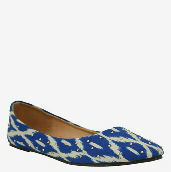 torrid Shoes - Torrid blue and ivory ikat pointed flats