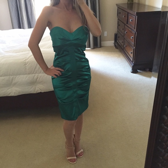 Emerald green body con midi cocktail dress - Picture 1 of 3