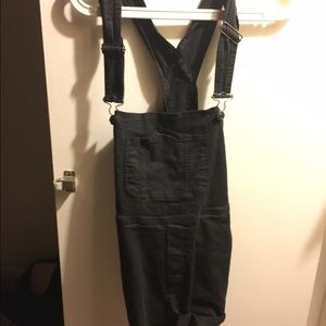 Brandy Melville overalls shorts black