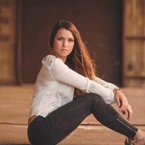 Meet your Posher, Emelia