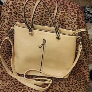 Tan hand bag.outside pockets