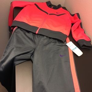 Girls Nike tract suit