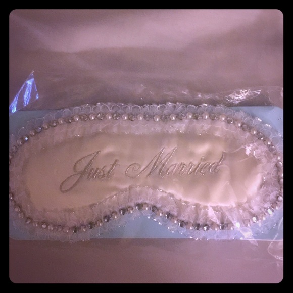 *BRAND NEW* Beauty Silk Eye Mask - Picture 1 of 1