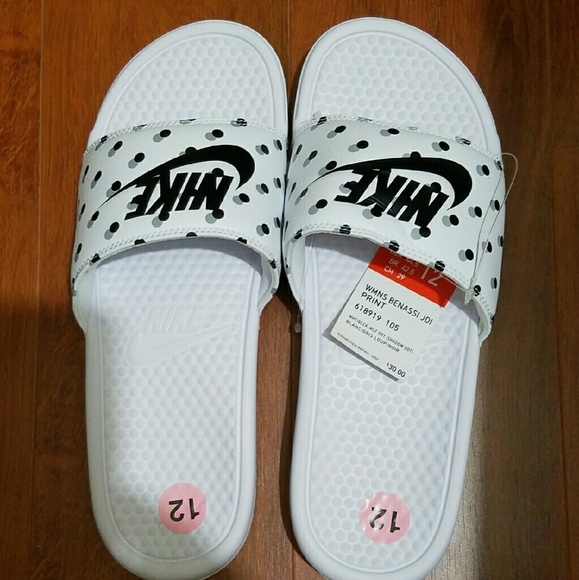 Nike Shoes - Brand new nike benassi size 10.5 mens 12 womens