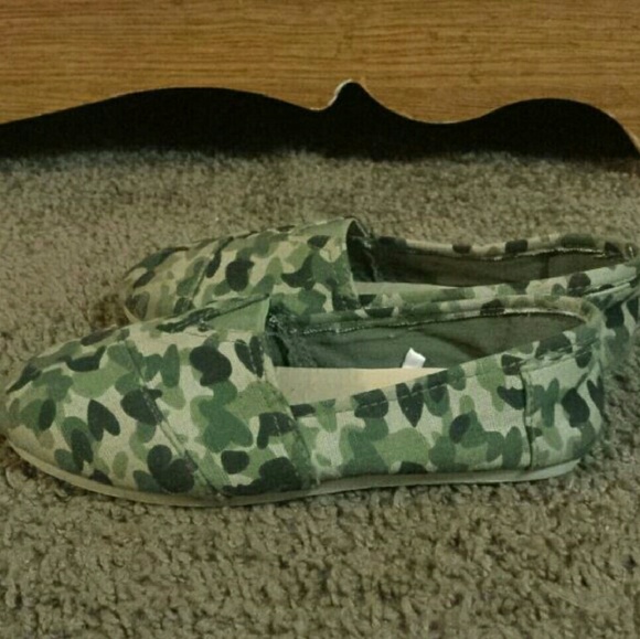 Girls Green Camo Flats