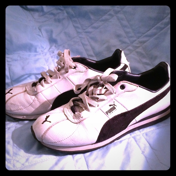 Leather Puma Tennis shoes